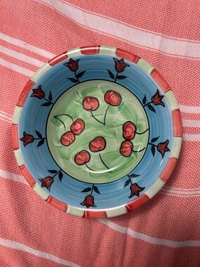 Decorative bowl from the Emerald Cherry Tulip collection